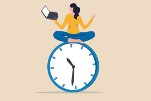 رسم يوضح امرأة تجلس على ساعة وتحمل حاسوباً، يمثل إدارة الوقت بفعالية والتوازن لرواد الأعمال